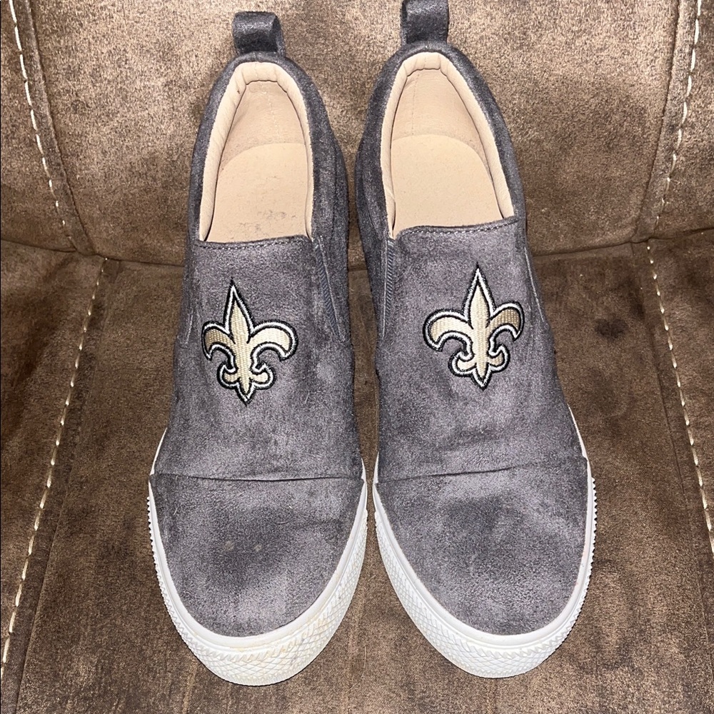 Gray Slip-On Shoes with Fleur-de-Lis